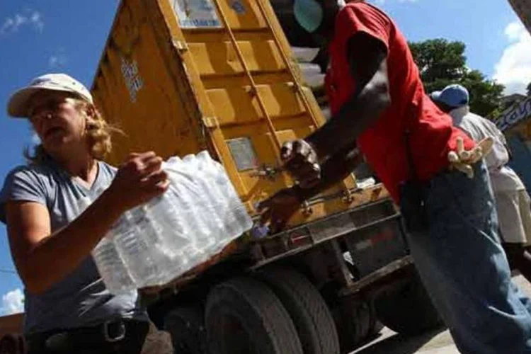 
	Ajuda humanit&aacute;ria chega ao Haiti:&nbsp;ainda hoje 360.000 vivem em tendas no pa&iacute;s
 (Win McNamee/Getty Images)