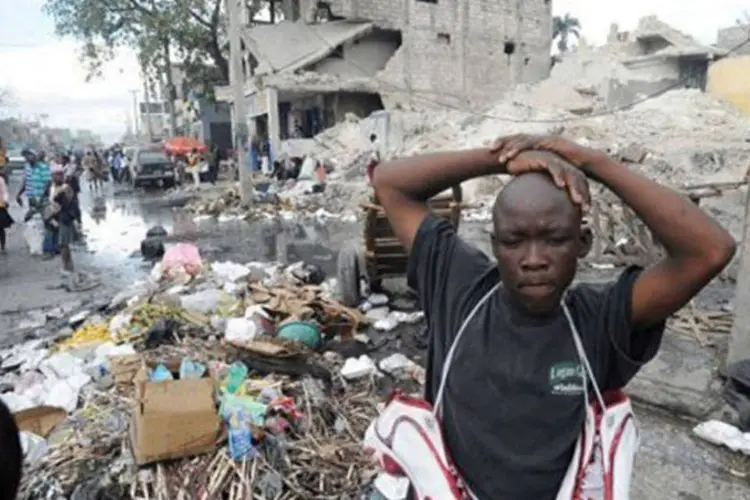 
	Destrui&ccedil;&atilde;o no Haiti: ap&oacute;s o terremoto de 2010, o Haiti ainda viveu uma dram&aacute;tica epidemia de c&oacute;lera e furac&otilde;es devastadores.
 (Thony Belizaire/AFP)