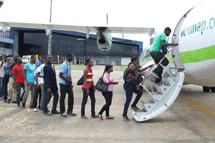 
	Haitianos embarcam para Porto Velho: o Brasil tem recebido um grande fluxo de imigrantes haitianos e o projeto poderia facilitar a regulariza&ccedil;&atilde;o deles no Pa&iacute;s
 (Luciana Pontes/Secom)