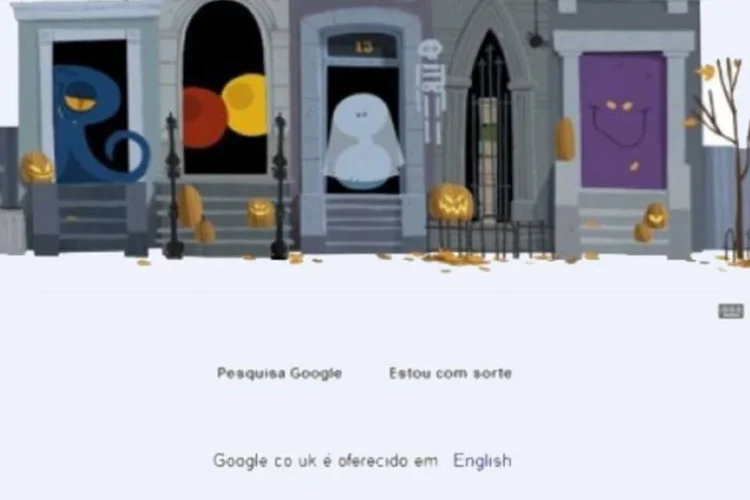 
	Ao clicar sobre as quatro portas da casa, os habitantes assustadores aparecem emitindo efeitos sonoros e formando o nome do Google
 (Reprodução)