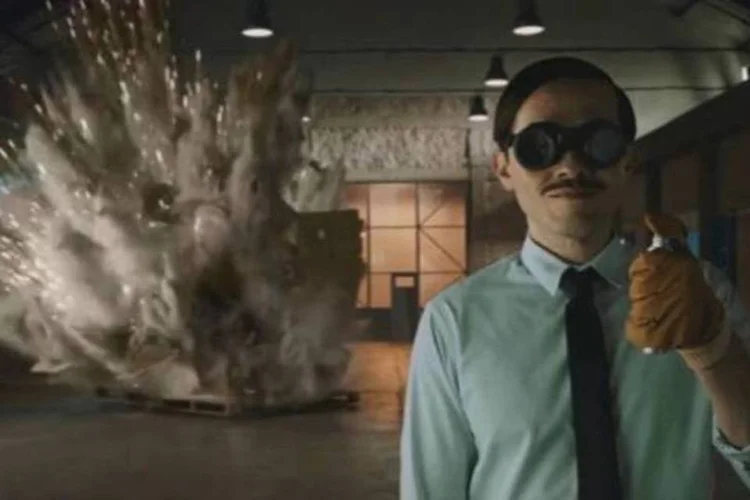 
	O filme &quot;O &uacute;ltimo lote de Halls&quot; traz o protagonista Almeida, personagem caricato do SAC de Halls
 (Reprodução/Facebook)