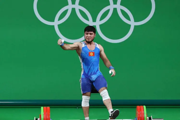 
	Doping: Artykov, do Quirguist&atilde;o, testou positivo para estricnina depois de ficar em terceiro lugar na categoria dos 69 quilos
 (Getty Images)