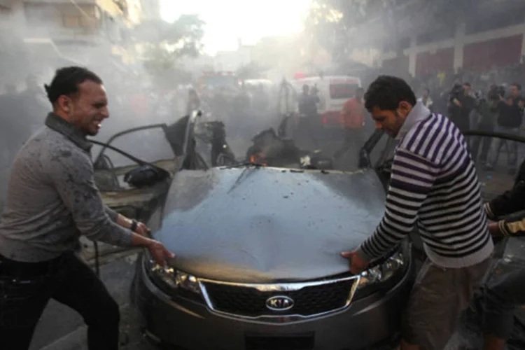 Israel matou o comandante militar do Hamas em um ataque aéreo nesta quarta-feira na Faixa de Gaza, levando os dois lados envolvidos no conflito à iminência de uma nova guerra
 (Ali Hassan/Reuters)