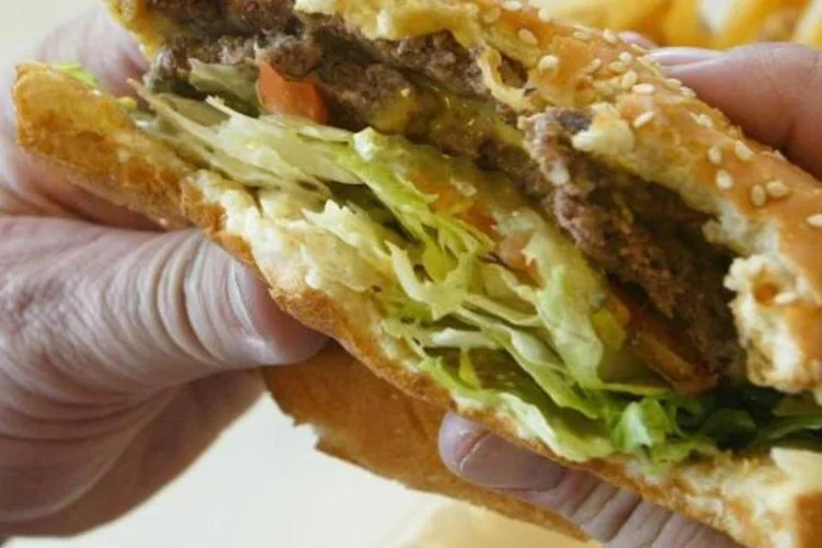 Hamburguer no restaurante (Justin Sullivan/Getty Images)