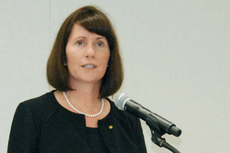 Julie Hamp, alta executiva da Toyota, presa por após autoridades encontrarem comprimidos de oxicodona em um pacote enviado a ela dos EUA (Kyodo/Files /Reuters)