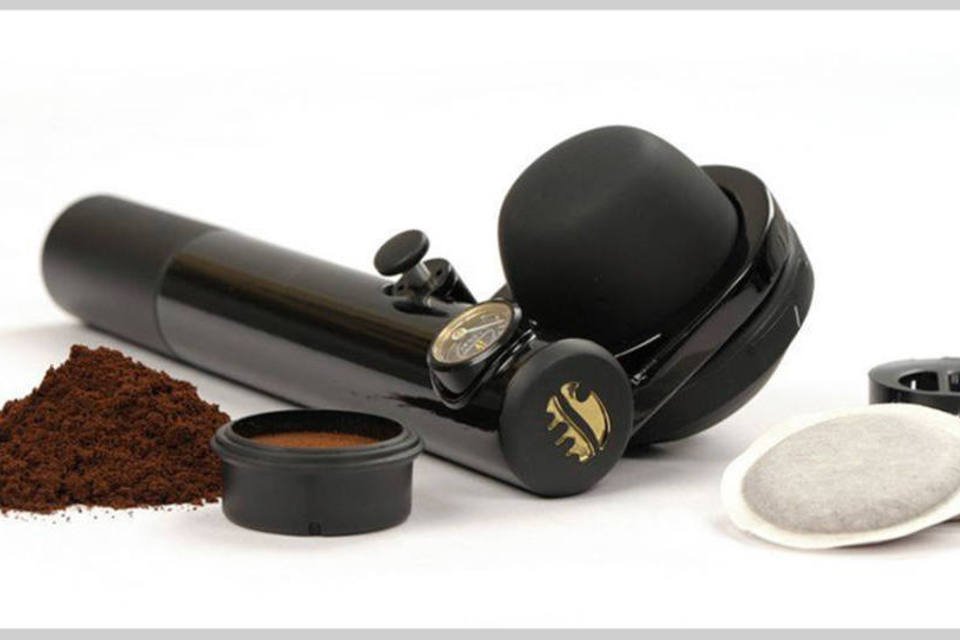 Esta máquina de café você pode levar até na bolsa