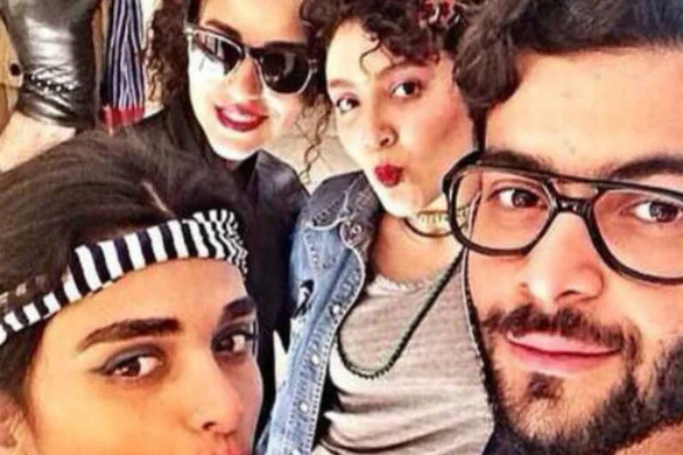 Jovens iranianos que fizeram um vídeo parodiando "Happy" (Reprodução/Twiiter)