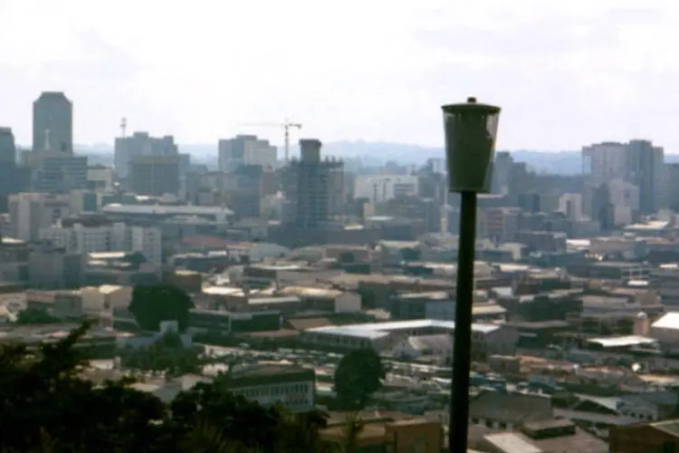 
	Harare, no Zimb&aacute;bue: &quot;medidas pretendem limitar a liberdade&quot;, diz presidente de sindicato
 (Wikimedia Commons)