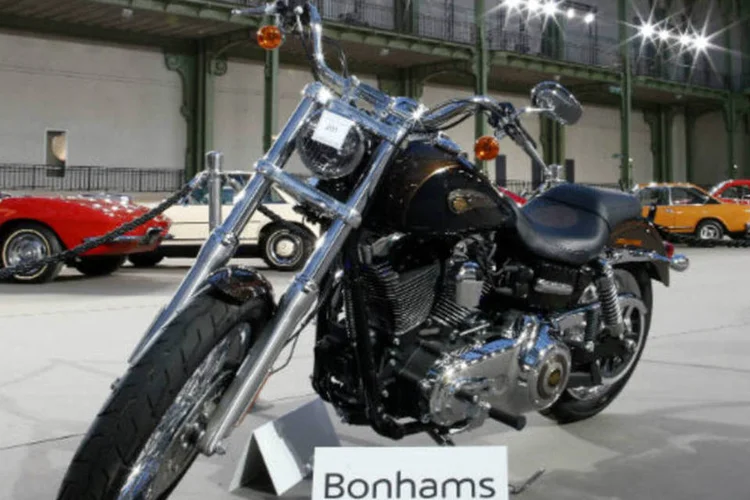 A Harley Davidson Dyna Super Glide Custom 2013 de 1.585 cc: lucros do leilão serão destinados à associação Caritas Roma (Benoit Tessier/Reuters)