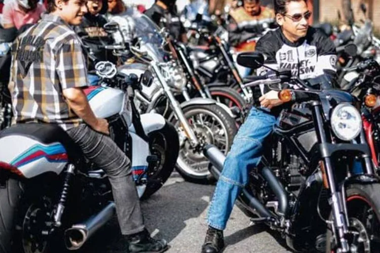 Donos do modelo V-Rod em São Paulo: fiéis, mas menos apegados à tradição (Alexandre Battibugli/EXAME)