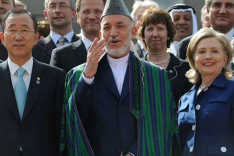 Líderes mundiais confiam bilhões de dólares em doaçõeses ao governo Hamid Karzai para desenvolvimento do Afeganistão (Shah Marai/AFP)
