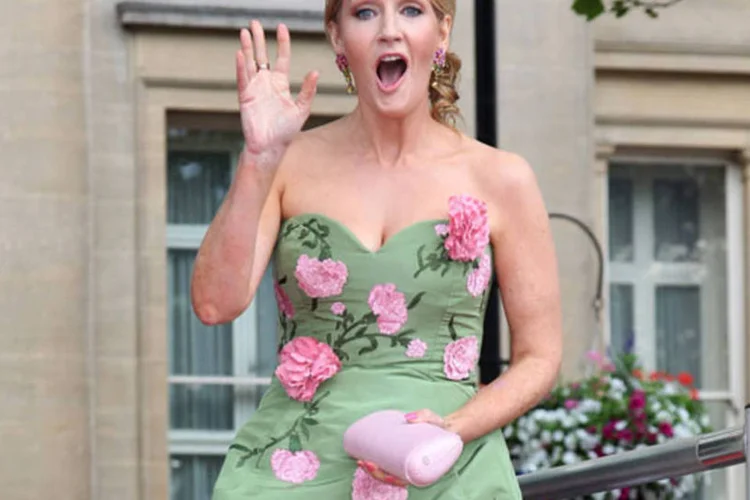 J. K. Rowling, a autora da série de livros, também marcou presença na pré-estréia mundial do longa (Dave Hogan/Getty Images)