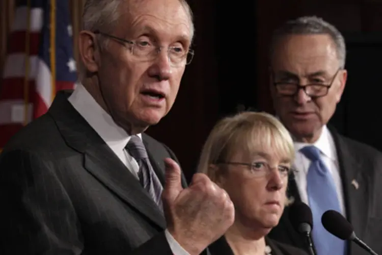 
	O senador&nbsp;Harry Reid, l&iacute;der dos democratas no senado, fez fortes cr&iacute;ticas aos republicanos
 (REUTERS/Yuri Gripas)