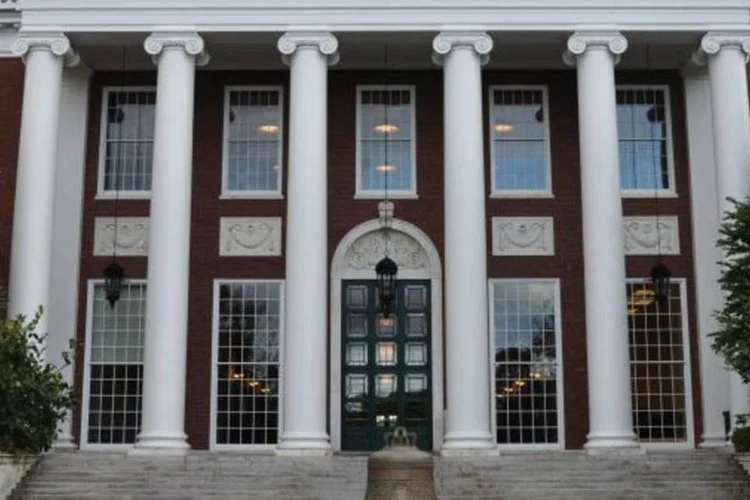 Harvard Business School: os tradicionais estudos de caso perdem peso no novo currículo do MBA (foto/Wikimedia Commons)