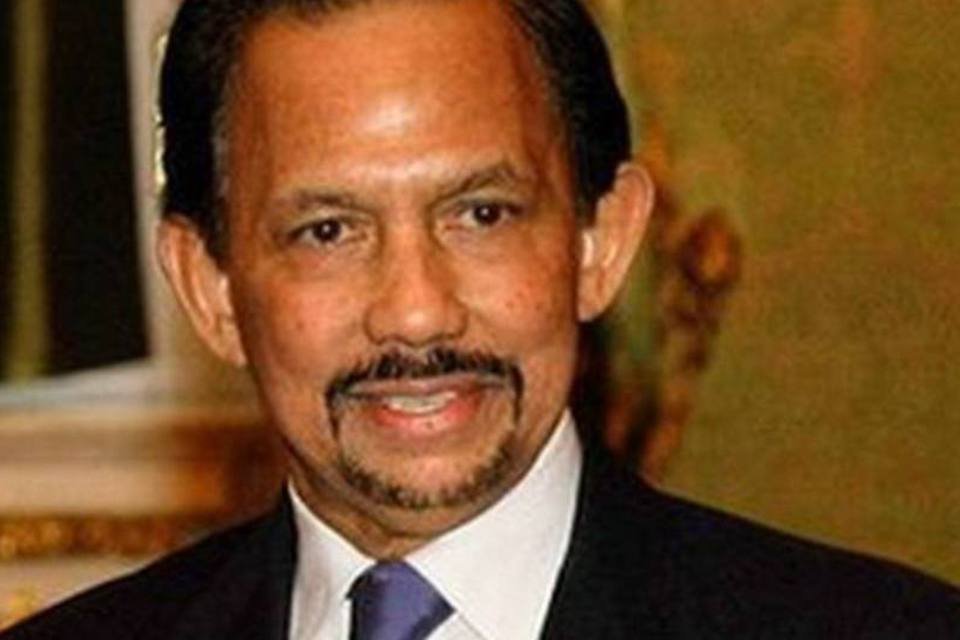 Sultão do Brunei põe à venda na internet 21 carros de luxo de sua coleção