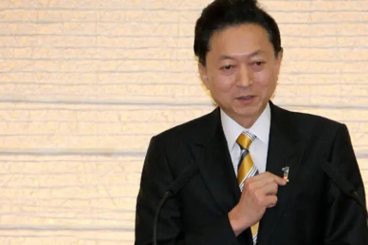 Hatoyama descartou renunciar e assegurou que se esforçará para fazer entender as medidas tomadas (.)