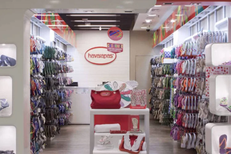 
	Havaianas: a Camargo Corr&ecirc;a vai receber R$ 2,667 bilh&otilde;es pela venda de sua participa&ccedil;&atilde;o total na Alpargatas, que corresponde a 161,846 a&ccedil;&otilde;es ON e 45,729 milh&otilde;es de PN
 (Divulgação)