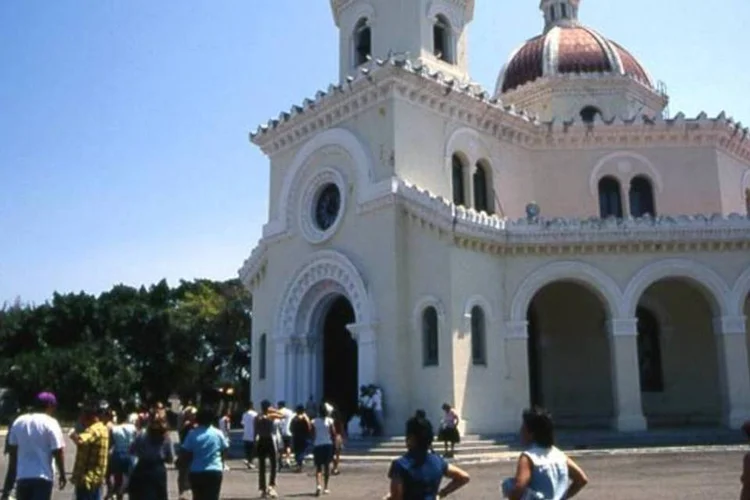 Havana, capital cubana: EUA flexibilizaram viagens e remessas de dinheiro à ilha (Henryk Kotowski/Wikimedia Commons)