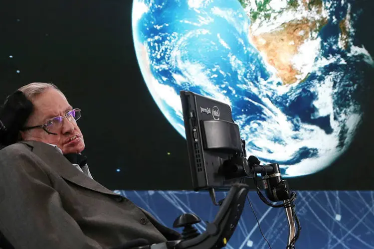 
	Hawking: &quot;precisamos fazer parte de um grupo de na&ccedil;&otilde;es mais amplo: tanto para nossa seguran&ccedil;a, quanto para nosso com&eacute;rcio&quot;, disse o f&iacute;sico
 (Jemal Countess/Getty Images)