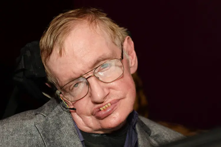 
	Stephen Hawking: oito horas depois de abrir a conta, j&aacute; contava com 1,3 milh&otilde;es de seguidores, contra os 35,9 mil que possui no Twitter
 (Dave J Hogan/Getty Images)