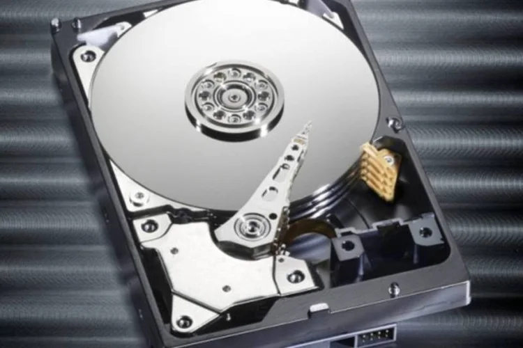 Western Digital e Toshiba, dois dos principais fabricantes de HDs, tiveram fábricas inundadas (Divulgação/EXAME.com)