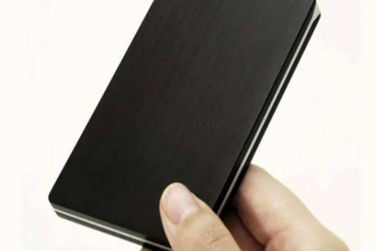 Canvio Slim permite armazenar 500 GB de arquivo em sua memória e conta com portas USB 3.0 (Divulgação)