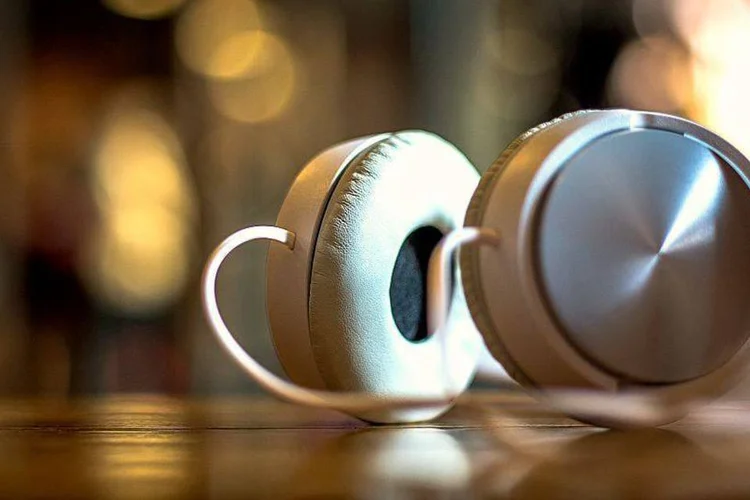 
	Headphones: ouvir m&uacute;sica &eacute; um excelente ritual para concluir um dia de trabalho
 (Thinkstock/yipengge)