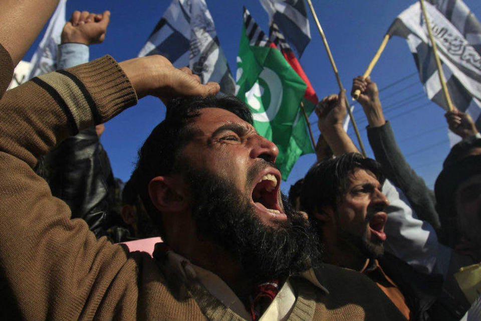 Paquistaneses protestam contra caricaturas do Charlie Hebdo