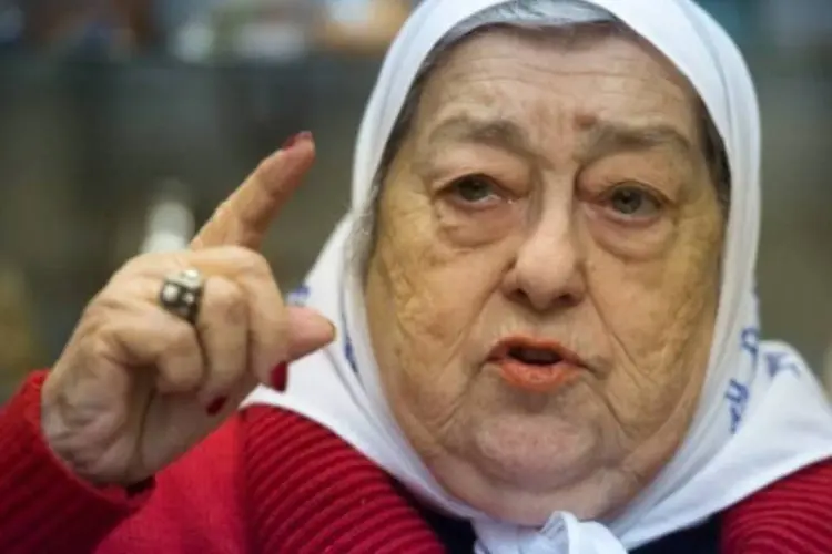 
	Hebe de Bonafini, l&iacute;der das M&atilde;es da Pra&ccedil;a de Maio na Argentina: ordem de pris&atilde;o contra Hebe teve repercuss&atilde;o internacional porque, aos 87 anos, ela &eacute; vista como uma mulher que teve a coragem de desafiar a ditadura
 (Eitan Abramovich / AFP)