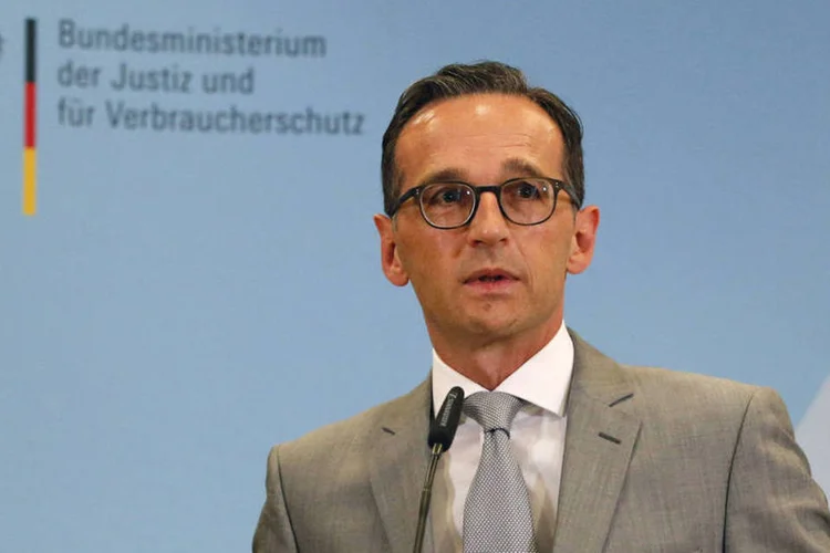 
	Heiko Maas, ministro da justi&ccedil;a alem&atilde;o: os usu&aacute;rios criticam o fato da rede n&atilde;o eliminar certas mensagens denunciadas, apesar de serem abertamente racistas e xen&oacute;fobas
 (Fabrizio Bensch/Reuters)