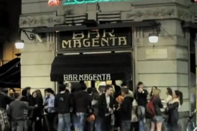 
	Local escolhido foi um bar em Mil&atilde;o, onde foi montada uma transmiss&atilde;o especial da&nbsp;final da UEFA Champions League
 (Reprodução)