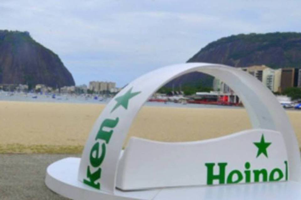 Sofá da Heineken é campanha por consumo consciente