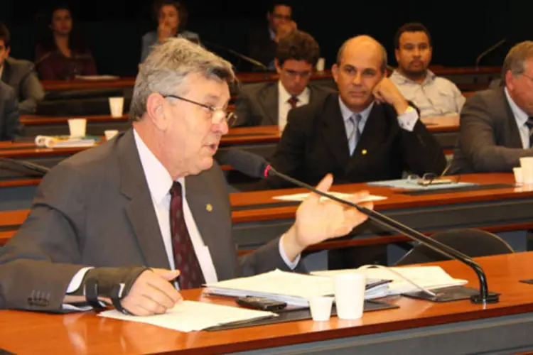 
	Deputado Luiz Carlos Heinze: parlamentar forneceu explica&ccedil;&otilde;es a dois membros do Minist&eacute;rio Publico e a um delegado da Pol&iacute;cia Federal
 (Divulgação/Site Oficial)