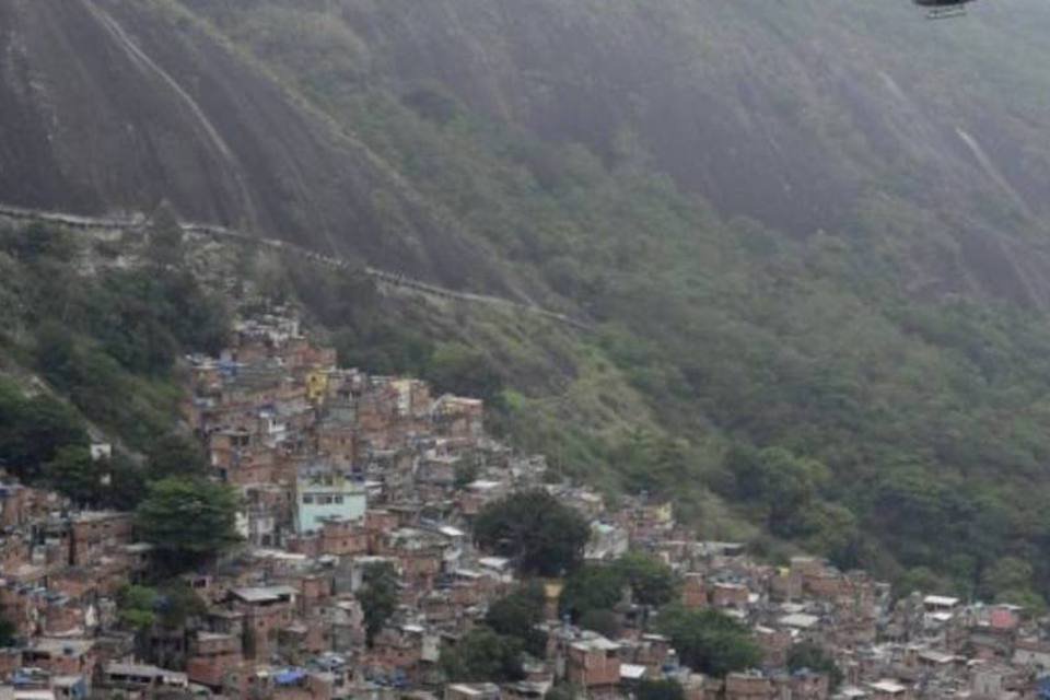 PM aplica spray de pimenta em cadela na Rocinha