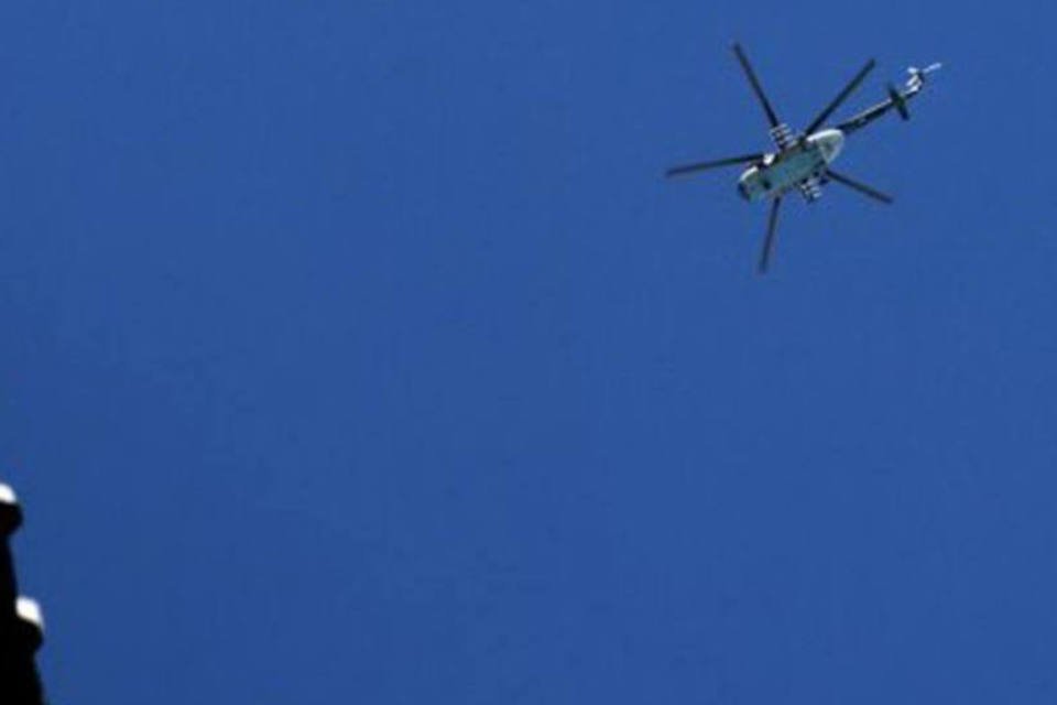 Helicóptero cai em Bertioga (SP) e deixa cinco mortos