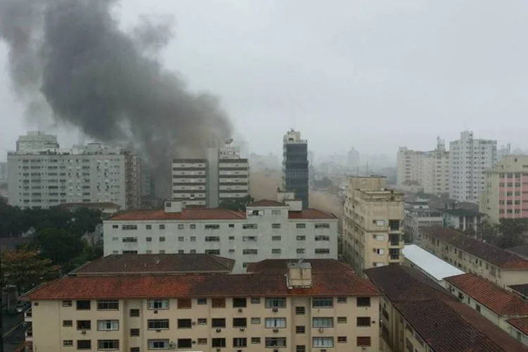 
	Santos: bombeiros come&ccedil;ar&atilde;o nesta manh&atilde; a busca por fragmentos do Cessna 560XL
 (Facebook/Tassio Ricardo)