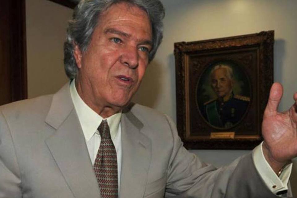 Quadro de Hélio Costa é estável e ex-ministro permanece em observação