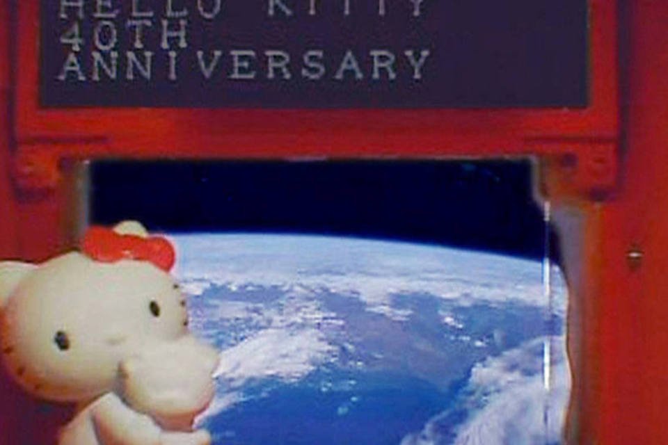 Hello Kitty em missão espacial por seus 40 anos