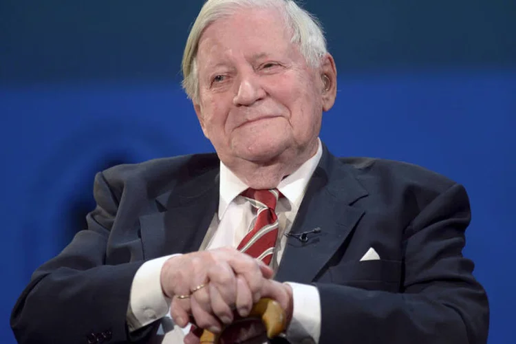 
	Helmut Schmidt: convencido defensor da unidade europeia, Schmidt foi o quinto chanceler da Rep&uacute;blica Federal Alem&atilde; (a Alemanha Ocidental)
 (Fabian Bimmer / Reuters)