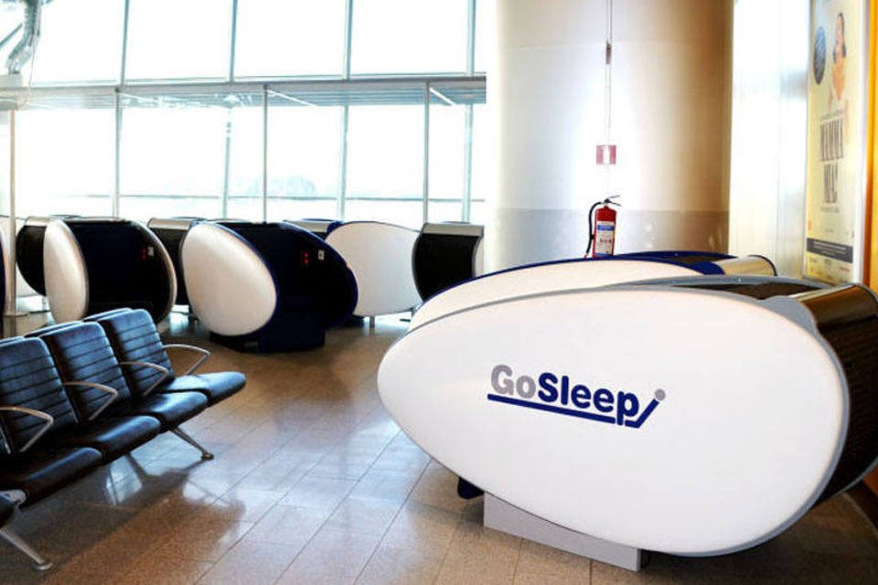 Aeroporto europeu ganha “casulos” para viajantes dormirem