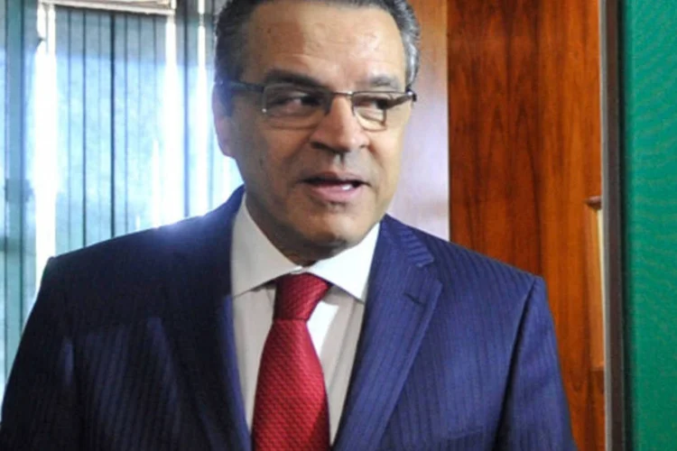 
	O presidente da C&acirc;mara dos Deputados, Henrique Eduardo Alves: &quot;naquela &eacute;poca, em setembro, ele j&aacute; queria sua aposentadoria por invalidez. Como precisa de 90 dias, vamos aguardar&quot;
 (Antonio Cruz/ABr)