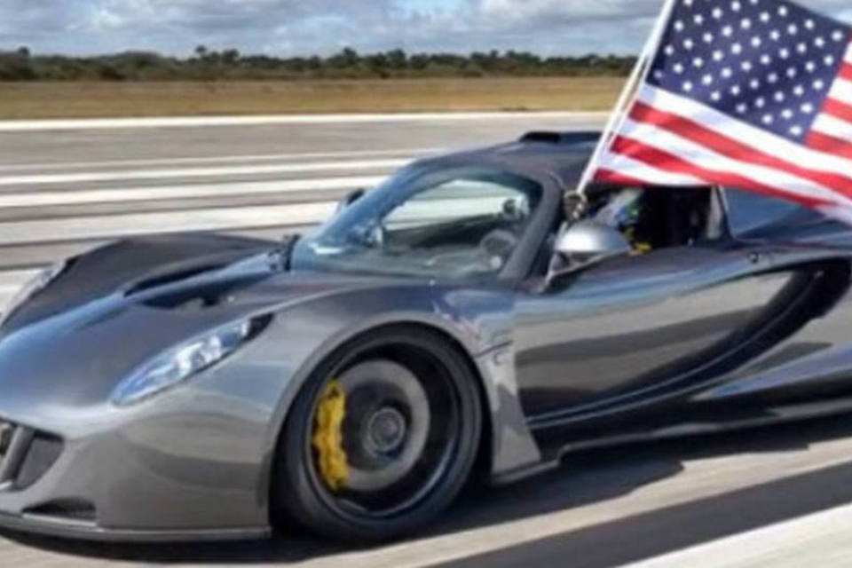 Hennessey Venom GT registra 435 km/h