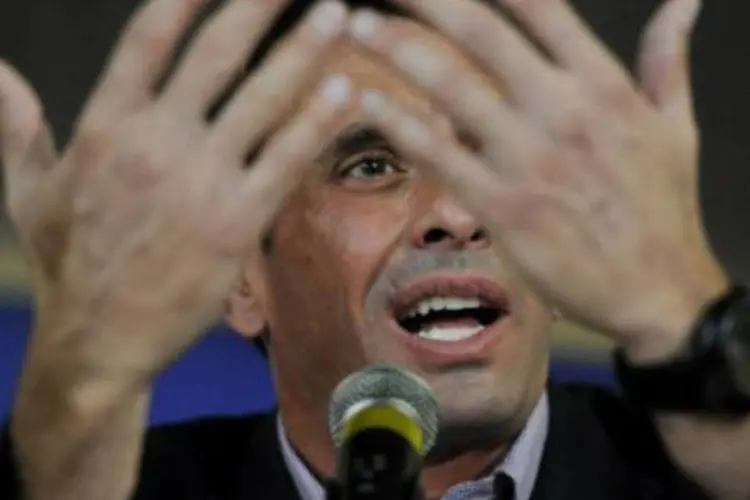 
	&ldquo;Aqui n&atilde;o h&aacute; uma maioria, aqui h&aacute; duas metades&rdquo;, disse Capriles em uma entrevista &agrave; noite, ap&oacute;s confrontos entre oposicionistas e a pol&iacute;cia
 (AFP)