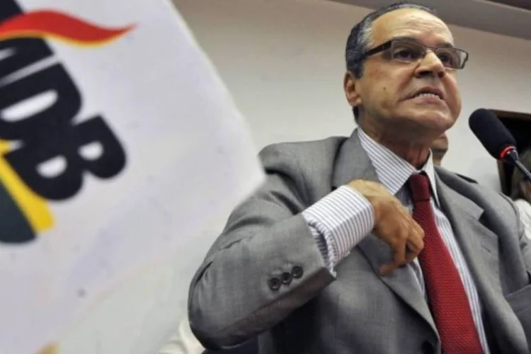 
	Henrique Eduardo Alves, em reuni&atilde;o do PMDB: briga mais feia com Dilma e com o PT foi quando um de seus indicados pol&iacute;ticos teve de deixar cargo por suspeita de corrup&ccedil;&atilde;o
 (José Cruz/ABr)