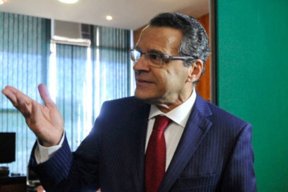 Presidente da Câmara vai pagar caronas que usou da FAB