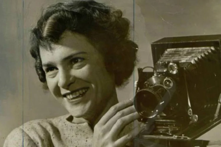 Foto do International Herald Tribune que será leiloada pela Drouot (Reprodução/Drouot)