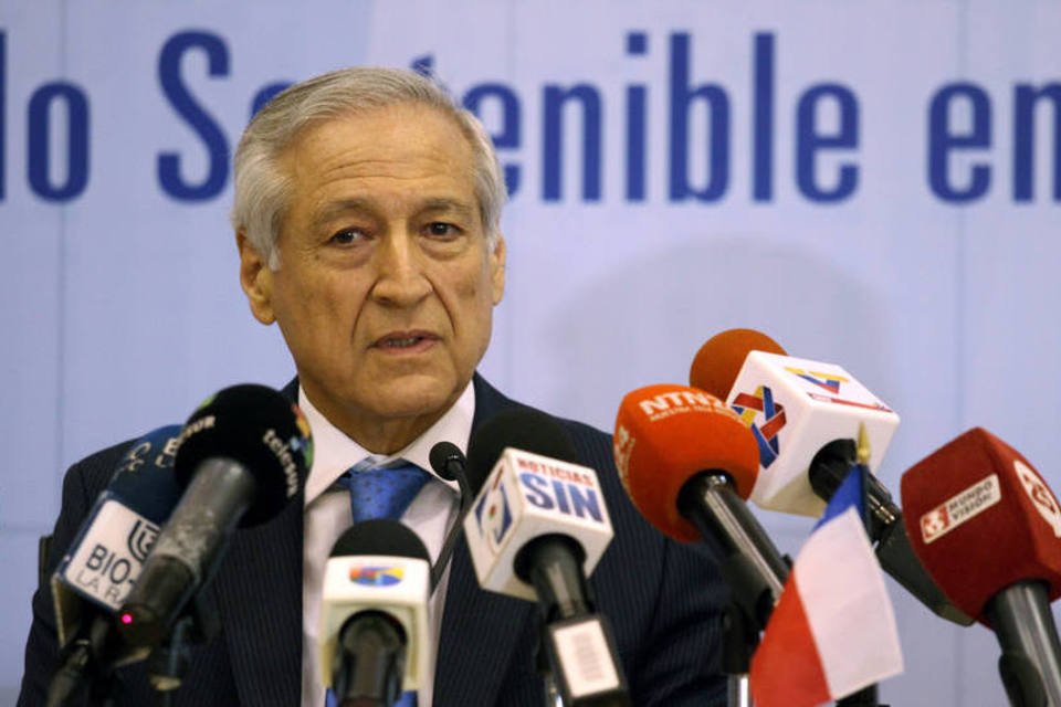 Chile entrega documento por disputa territorial com Bolívia