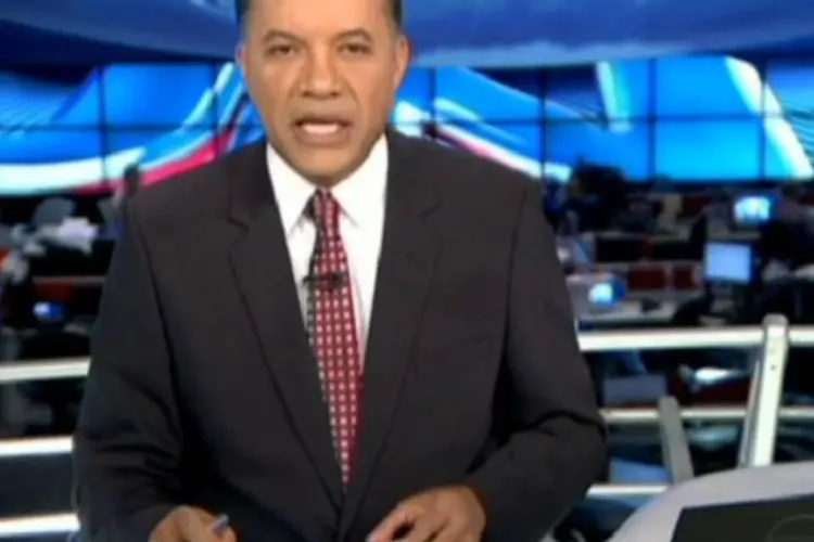 Heraldo Pereira apresenta o Jornal Nacional, da Rede Globo, em 12 de novembro de 2012, quando o colunista de O Globo, Jorge Moreno, afirmou no Twitter que ele estava muito branco (Reprodução Rede Globo)