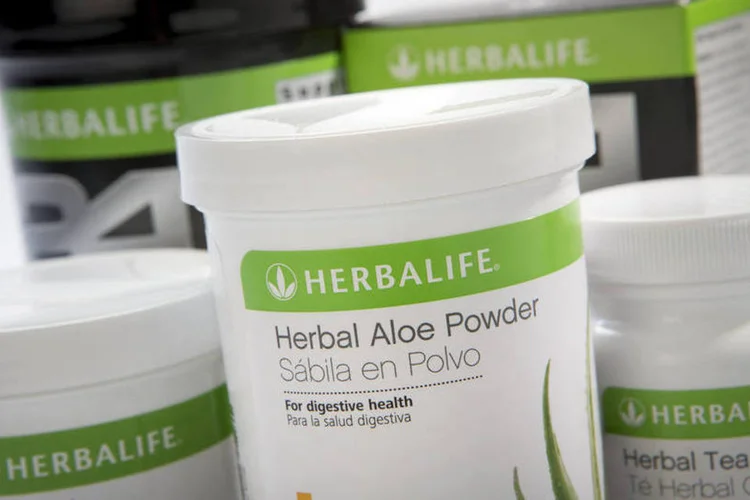 
	Herbalife: empresa se dedica &agrave; comercializa&ccedil;&atilde;o de suplementos para a nutri&ccedil;&atilde;o e a perda de peso atrav&eacute;s de uma rede de distribuidores independentes
 (Bloomberg)