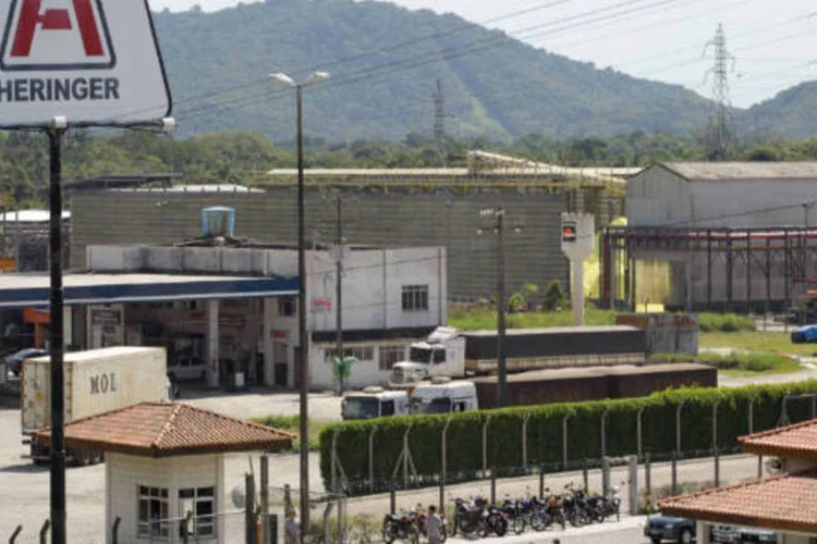 
	F&aacute;brica de fertilizantes da&nbsp;Heringer em Paranagu&aacute;
 (Revista Veja)